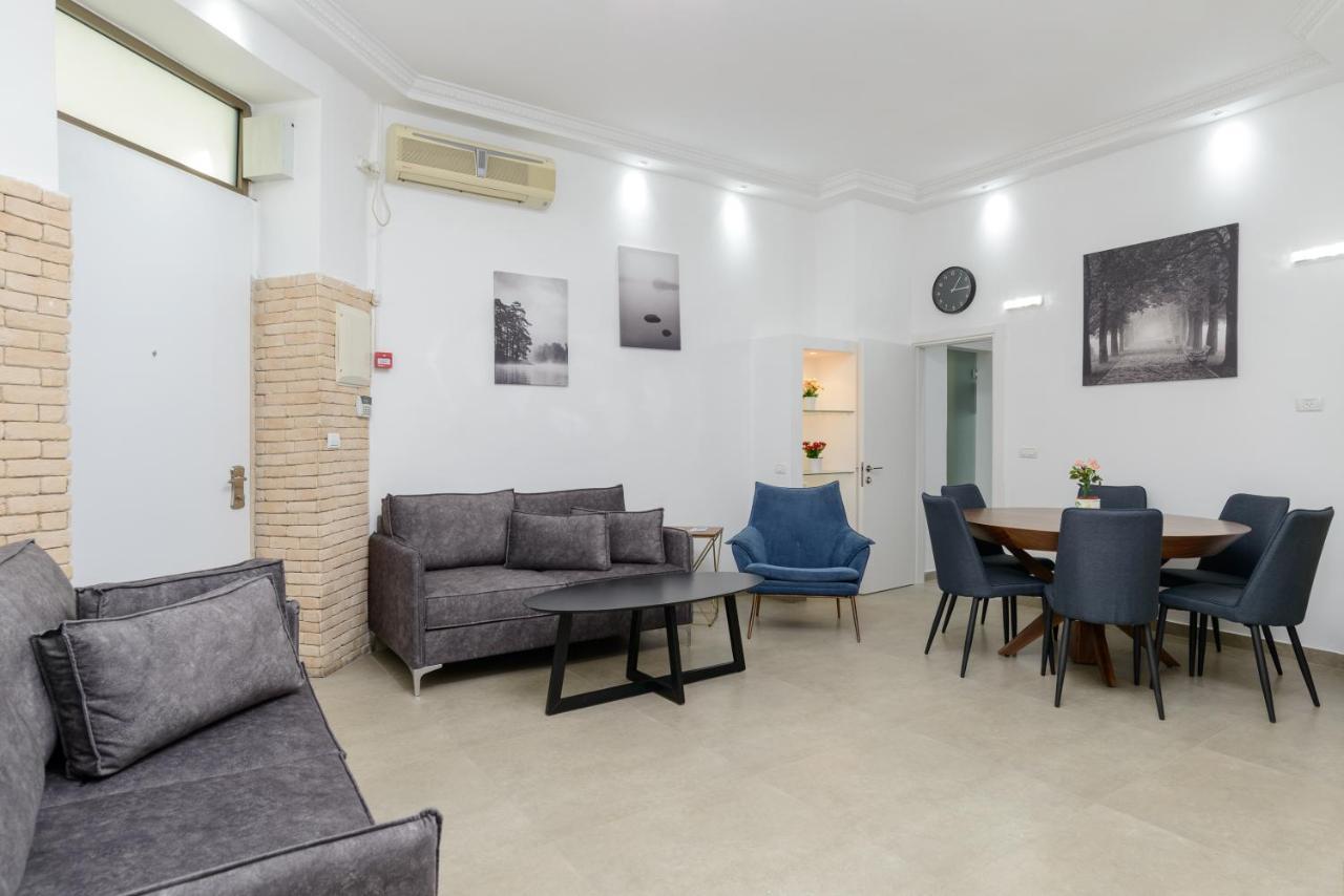 Liber Sea Shore By Raphael Tel Aviv
